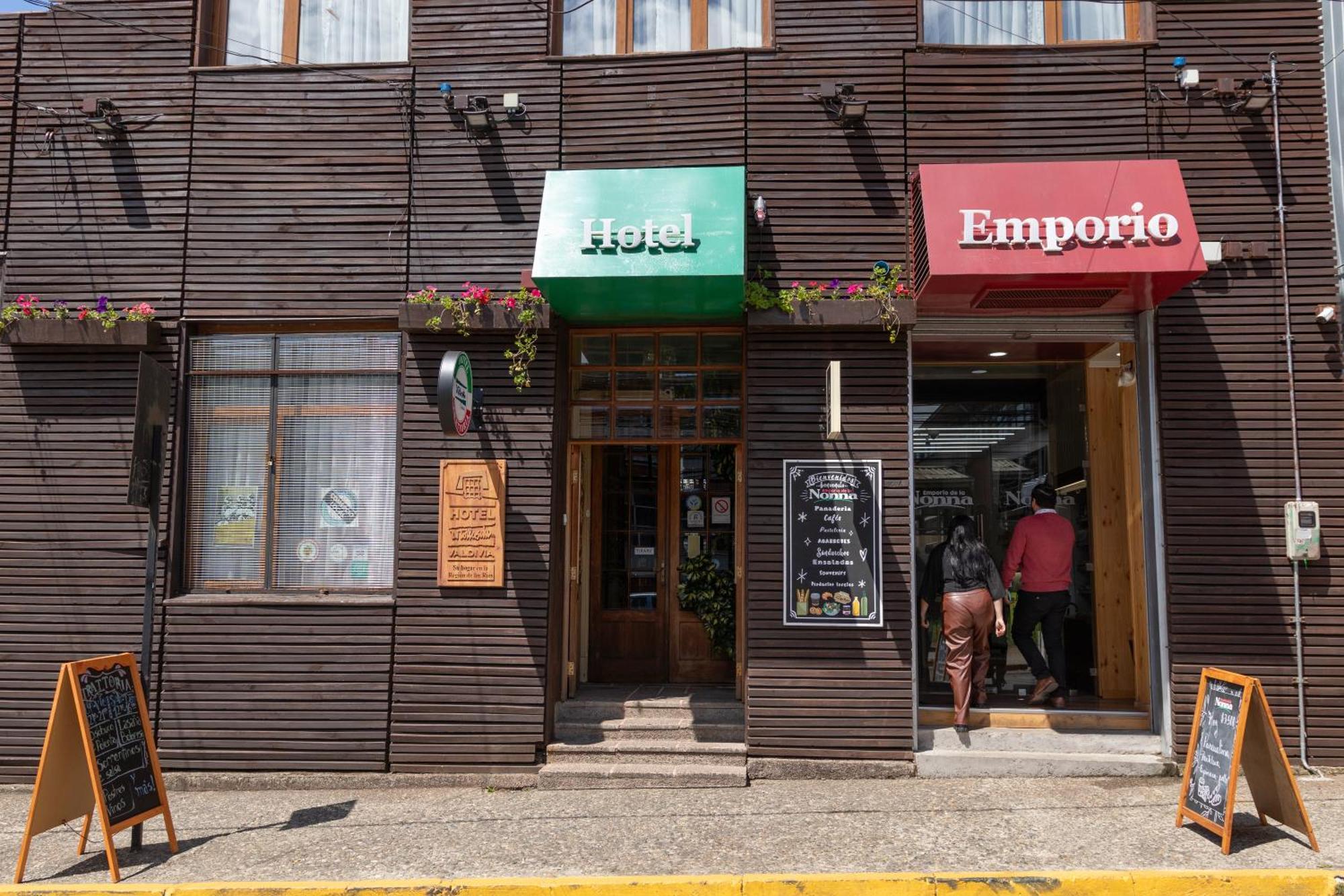 Hotel Di Torlaschi Valdivia Exteriör bild